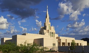 Construction de temples – les portes ouvertes touchent des cœurs